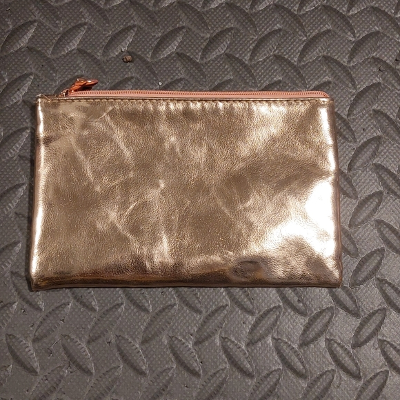 Flower bundle Blue Light Frames and cosmetic bag by Drew Barrymore - Picture 8 of 8